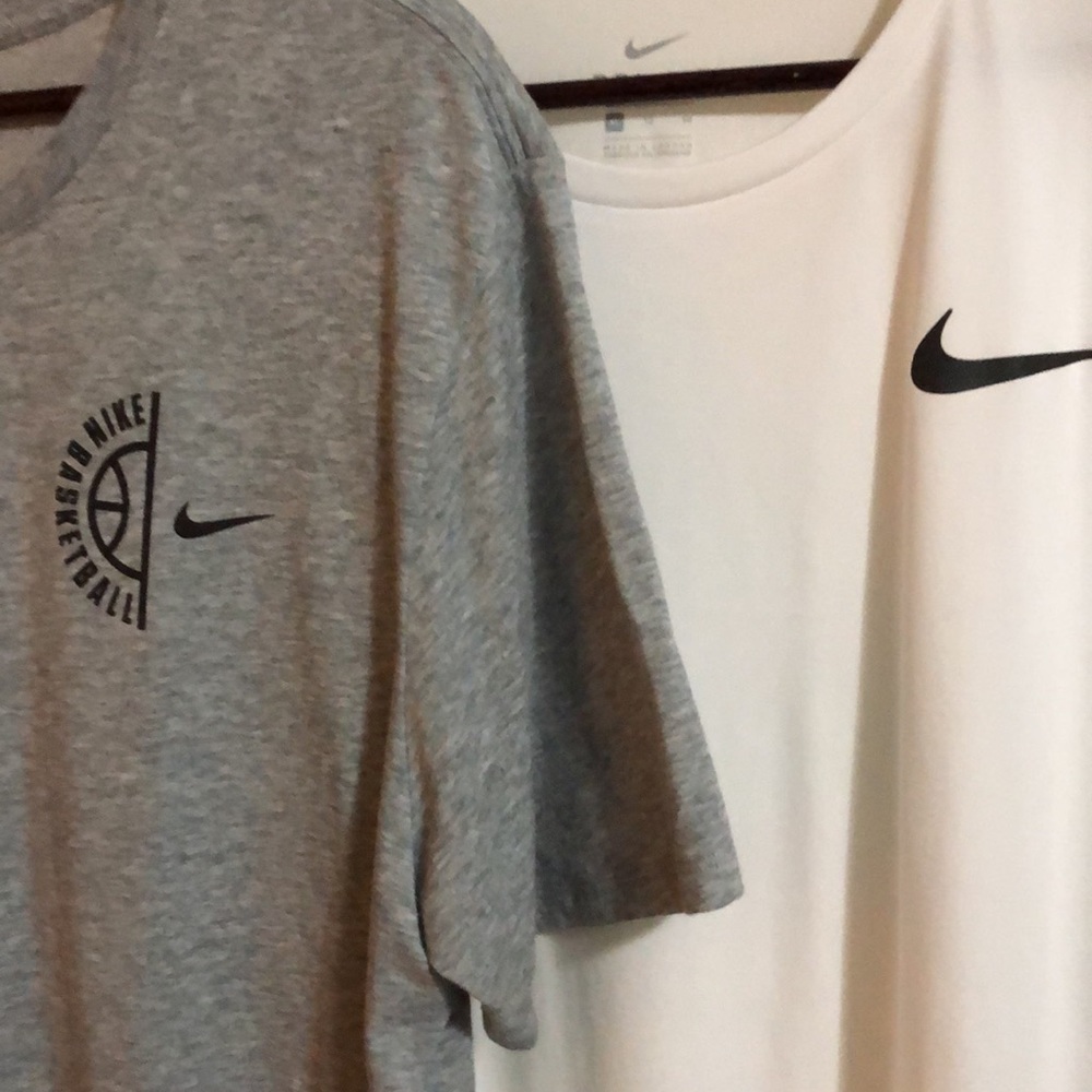 2 Nike XL T-Shirts - Picture 2 of 6